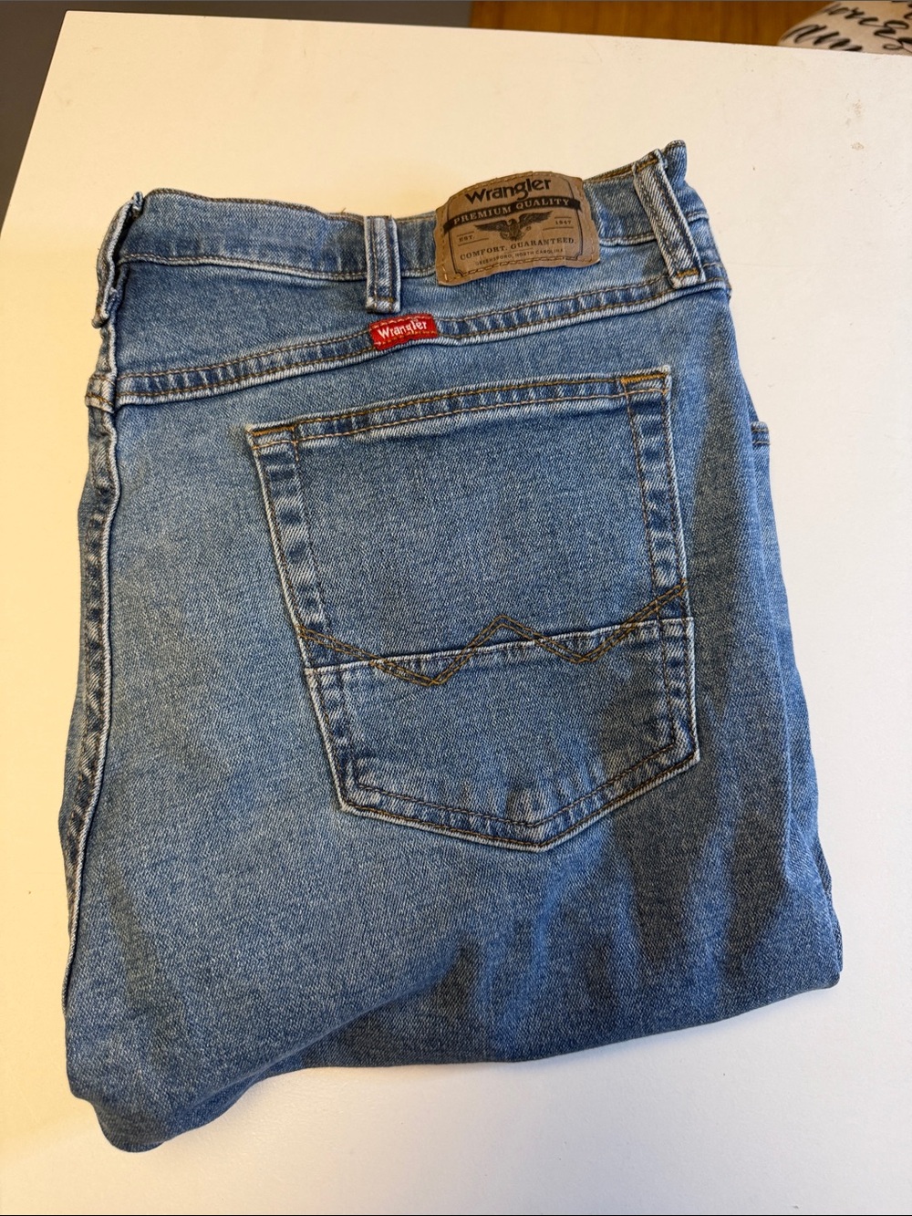 Wrangler Men's Light Blue Relaxed Jeans - Back Pocket Detail